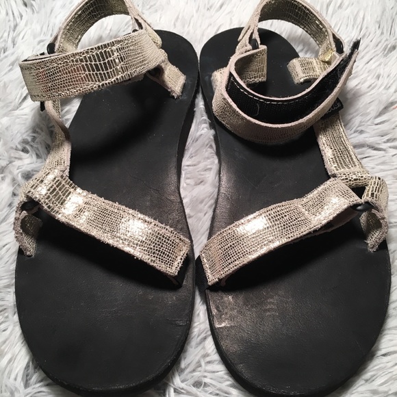 teva metallic sandals